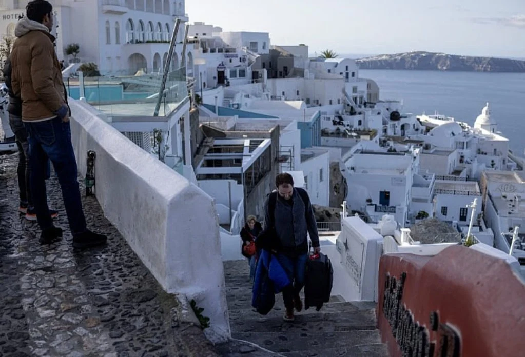 Hiljade ljudi evakuisano sa Santorinija zbog više stotina zemljotresa