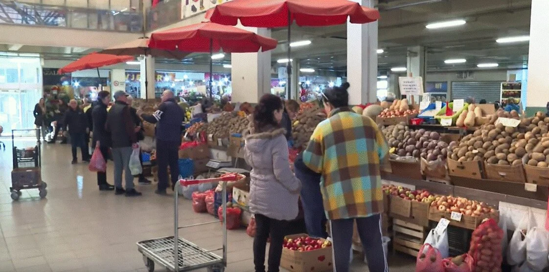 Drugi dan bojkota trgovačkih lanaca, pijace u Podgorici pune