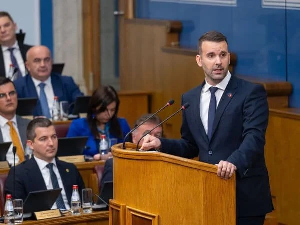 Na pomolu pregrupisavanje parlamentarne većine: Jaz između Spajića i Mandića sve dublji