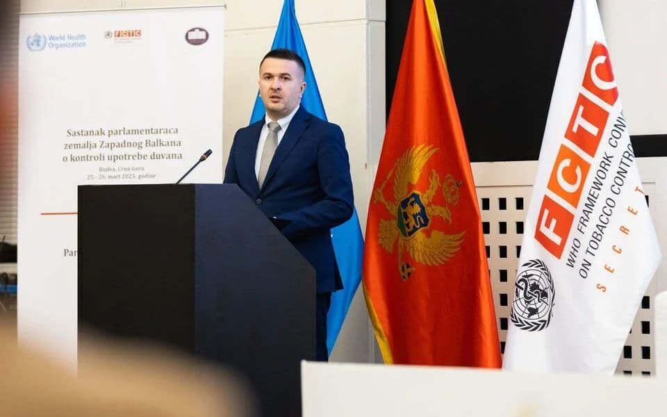Pejović: Skupština će insistirati na potpunoj zabrani pušenja u zatvorenom