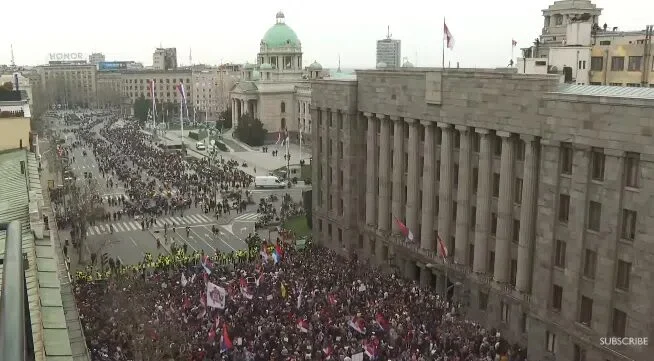 (VIDEO) Nepregledna masa na Novom Beogradu, „pumpaju“ građani, studenti, poljoprivrednici, traktori