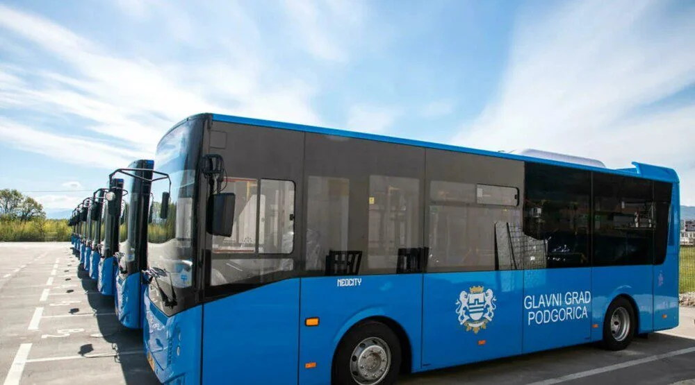 Glavni grad raspisao tender za rekonstrukciju autobuskih stajališta: Predviđeno postavljanje modernih nadstrešnica…
