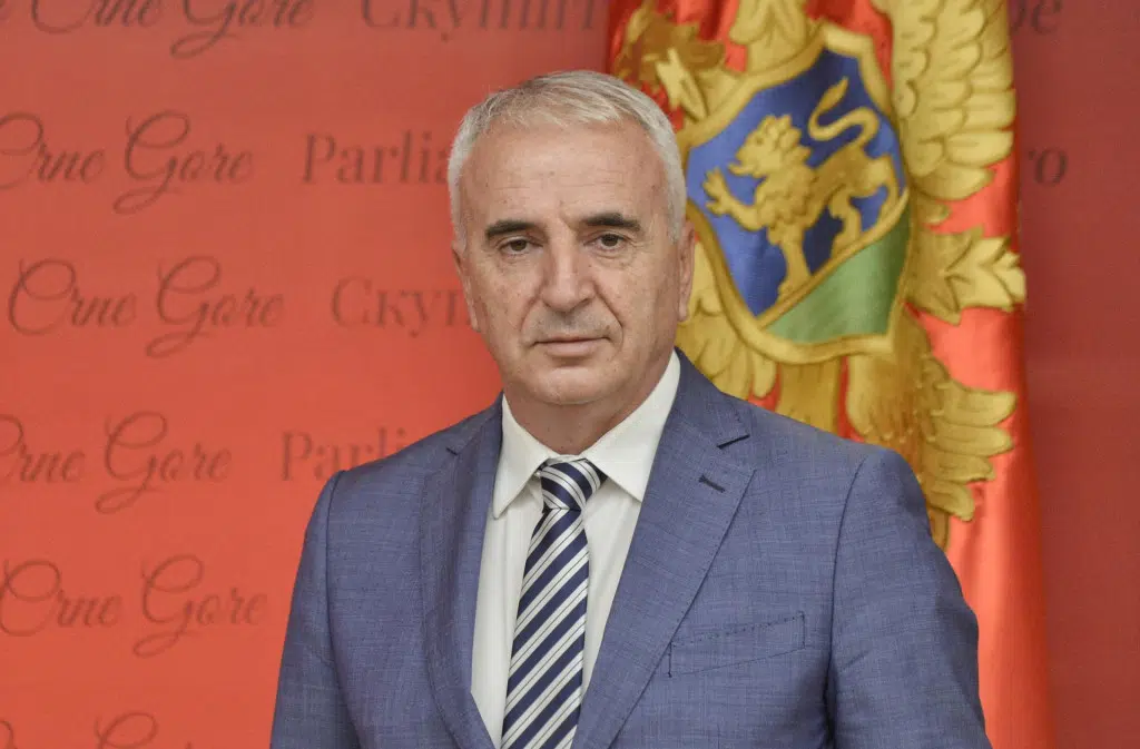 Đurović: Skupština da odluči o koncesijama nad aerodromima, gubimo trku sa konkurencijom