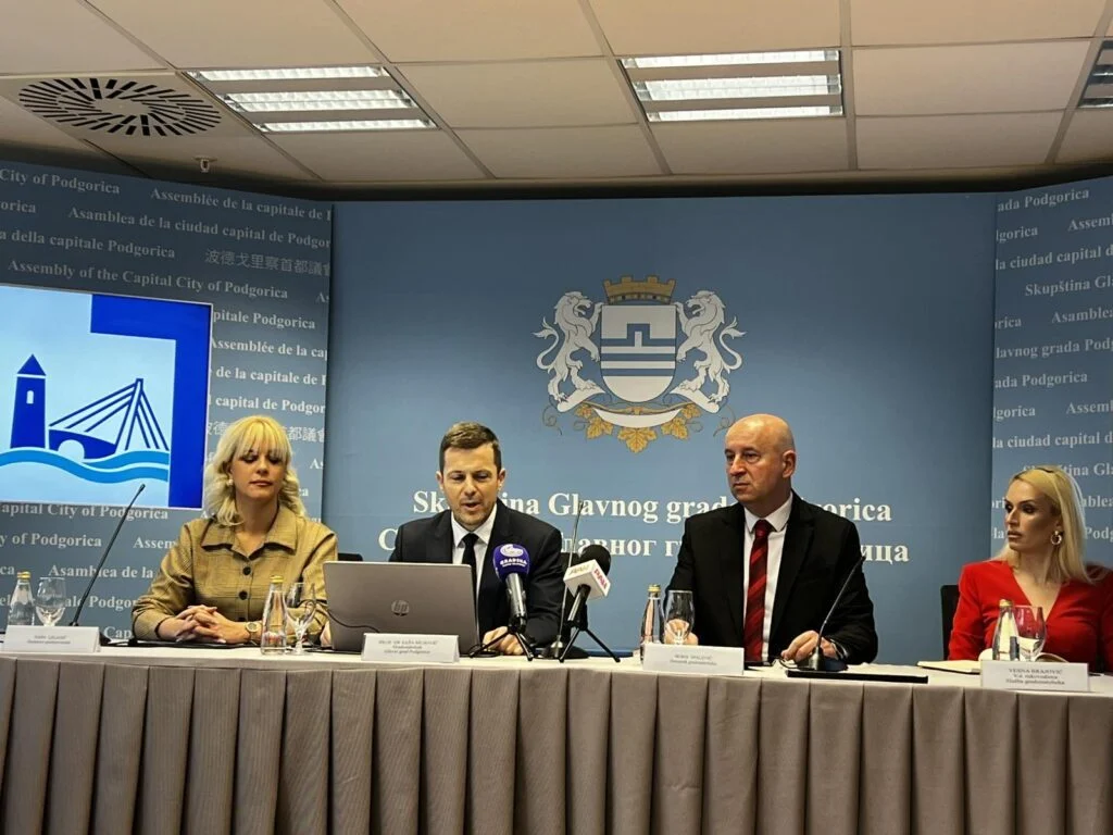 Mujović: O rebalansu ne razmišljamo, imamo dovoljno sredstava za sve projekte; Ljiljanić: Bavićemo se stanovima i ugovorima prethodnih vlasti