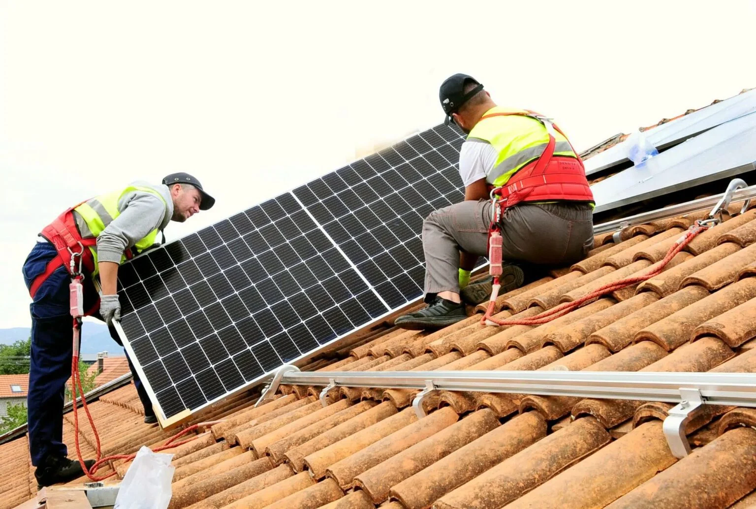 EPCG Solar gradnja: Montirali 20% više panela nego u junu i julu prošle godine