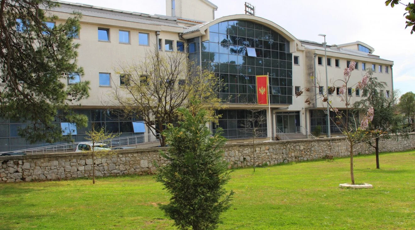 Nakon četiri sata pregovora: Uvećani dodaci za nastavnike, ali još nema dogovora