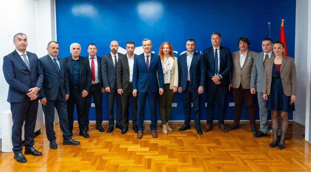 UCG potpisao sedam memoranduma sa privrednim sektorom: Stipendije najboljima – posao kod najboljih