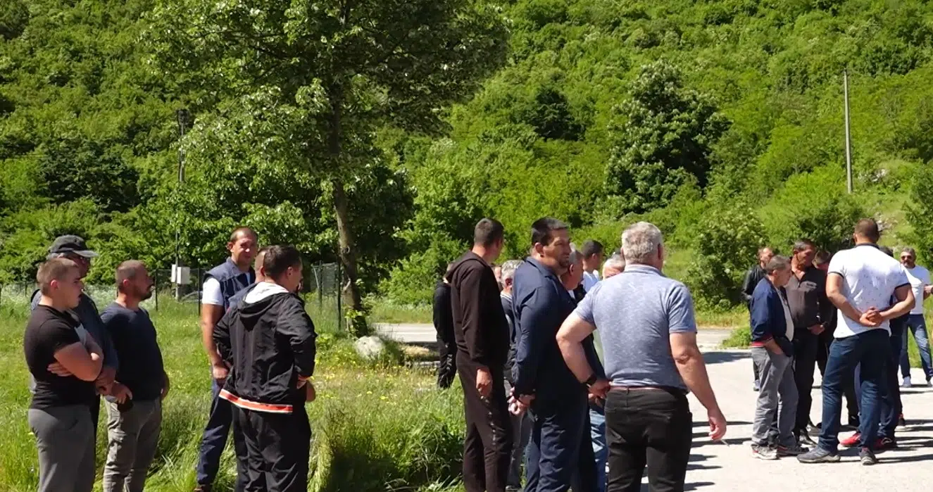 (VIDEO) Kod tunela Budoš održan protest upozorenja zbog zabrane sječe šume u privatnom vlasništvu
