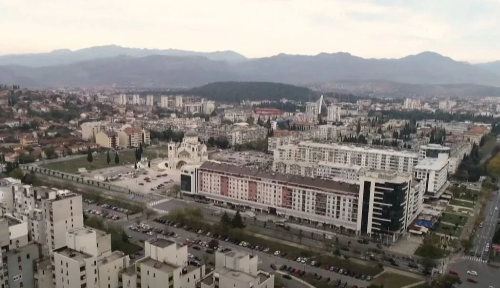 Alternativa: Za vrijeme vlasti DPS podijeljeno 1000 stanova, poslovnih prostora i garaža, 500 nema u evidenciji ili su fiktivni