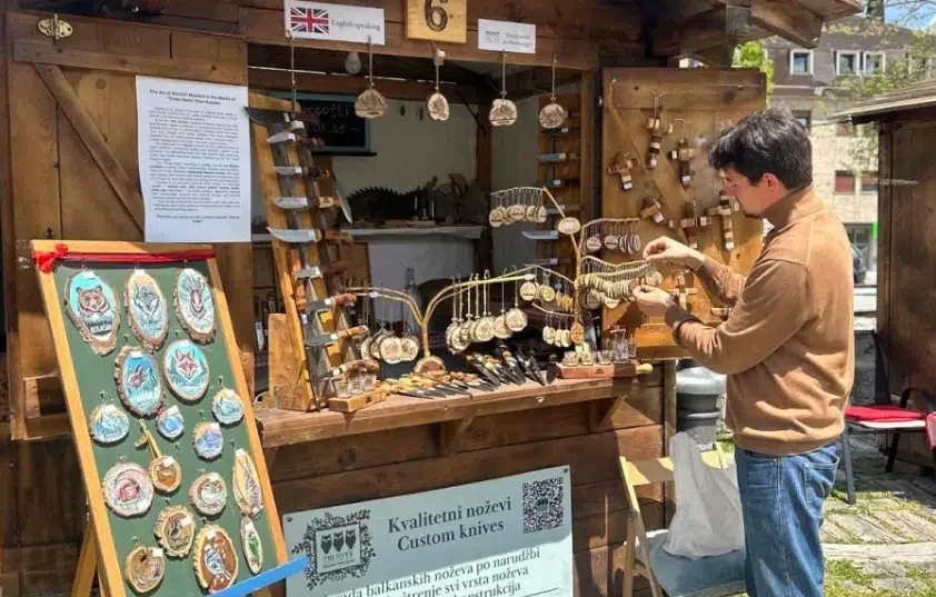Bazar u Kolašinu, Ivan stvara unikatne predmete od drveta