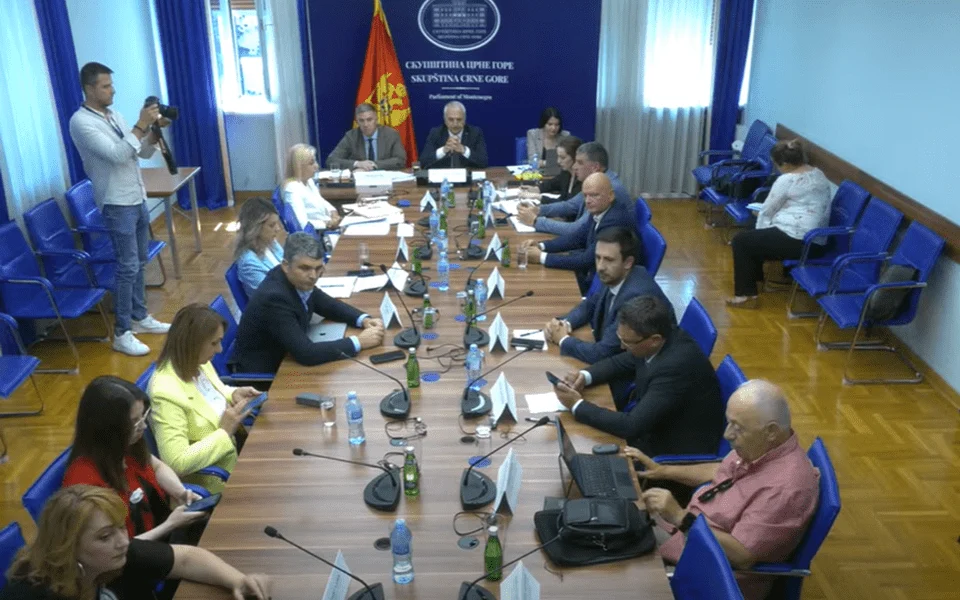 Jovanović: Nije tačno da se Prostornim planom planira gradnja na području Buljarice i Velike plaže