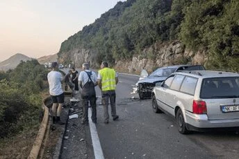 Odron kod Danilovgrada, stijena se obrušila na automobil, saobraćaj preusmjeren