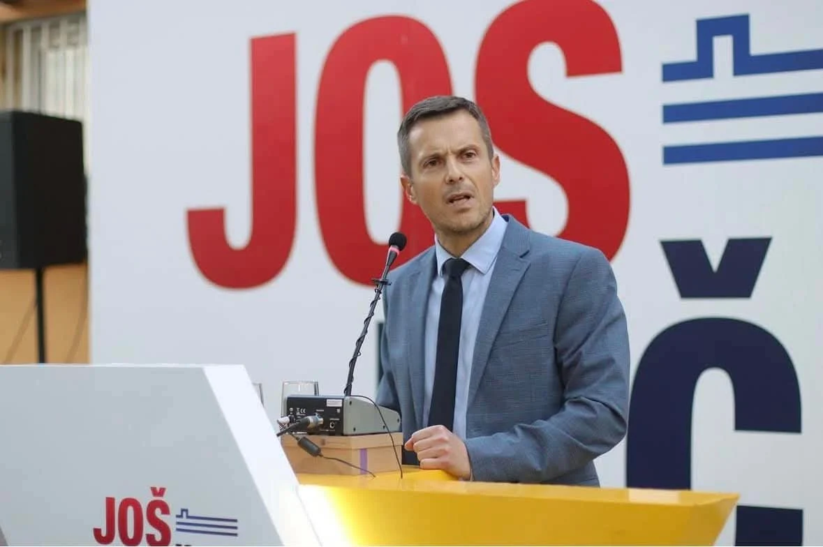 STAV: Mujović je zaslužio gromoglasne aplauze, a ne zvižduke...