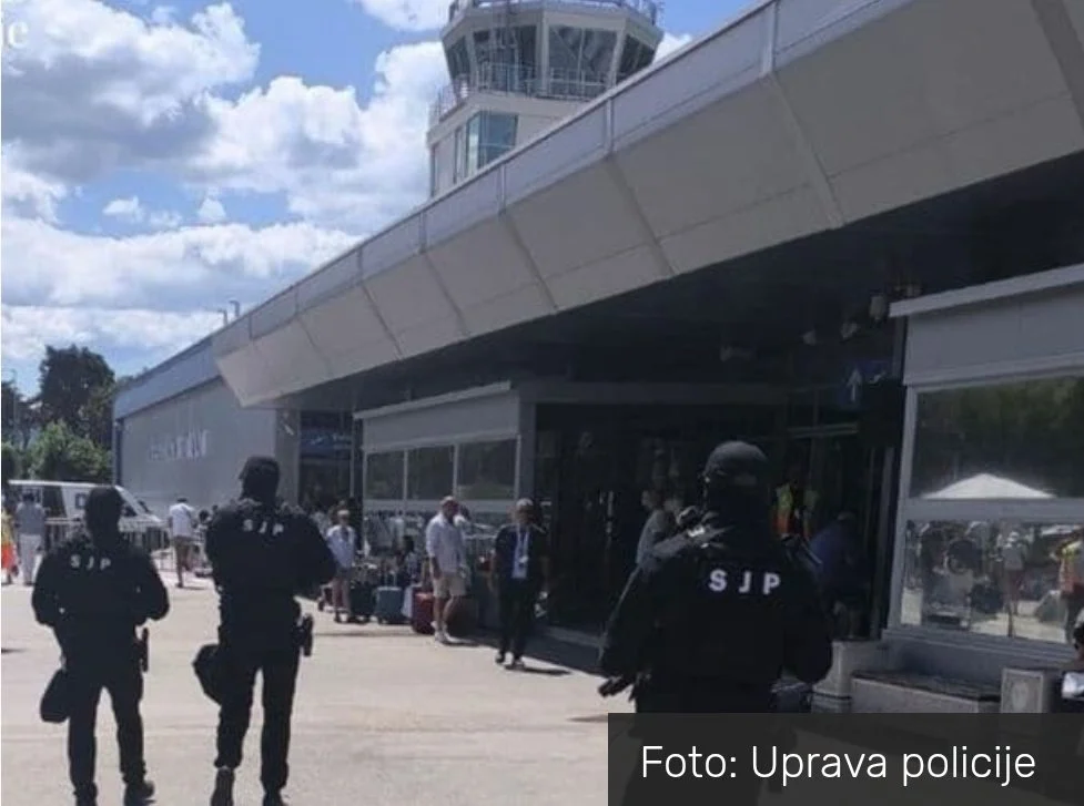 Specijalci na tivatskom aerodromu