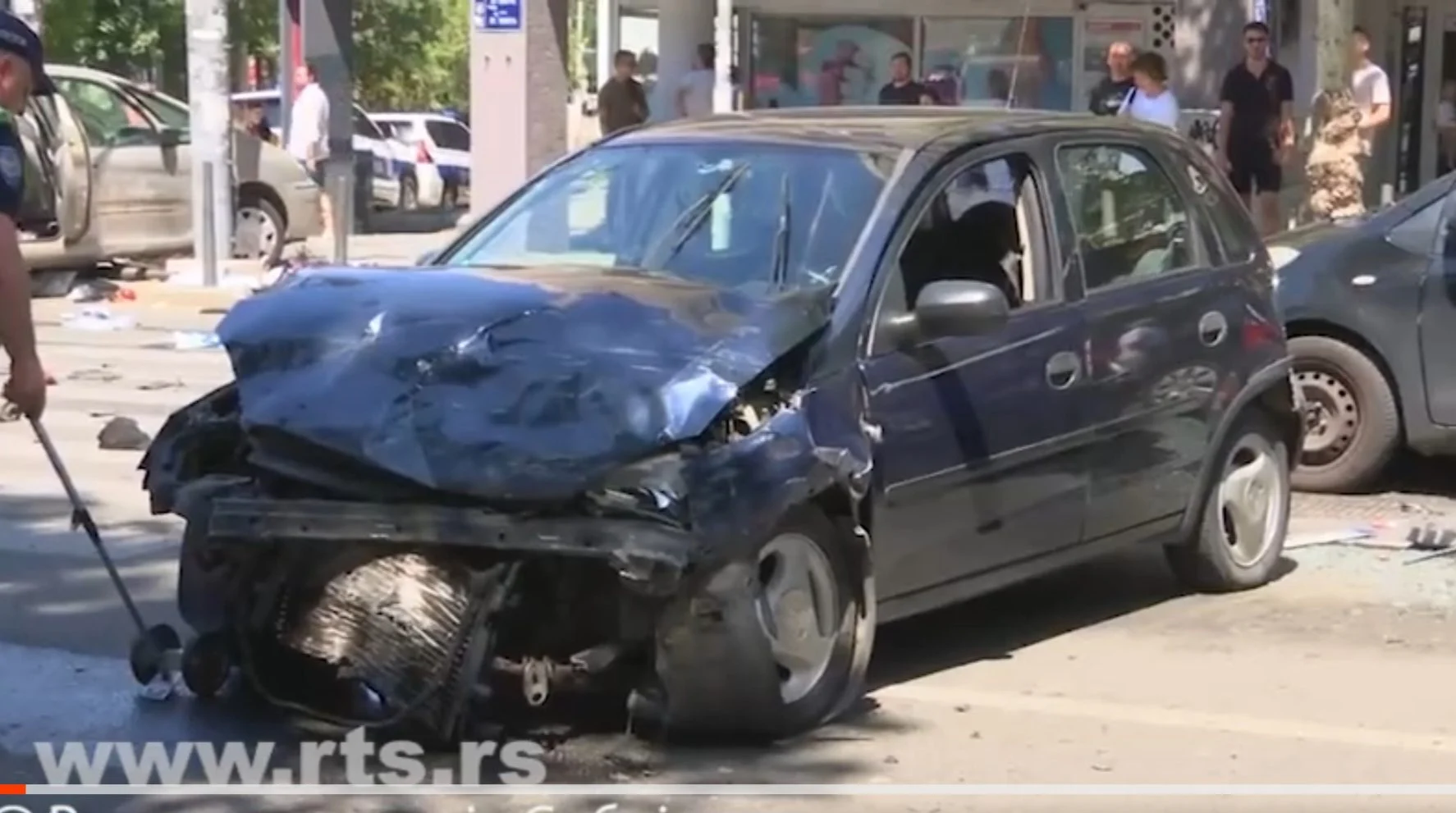 Filmska potjera: Dvije djevojčice i muškarac teško su povrijeđeni u udesu, koji je izazvao vozač ukradenog automobila u Beogradu