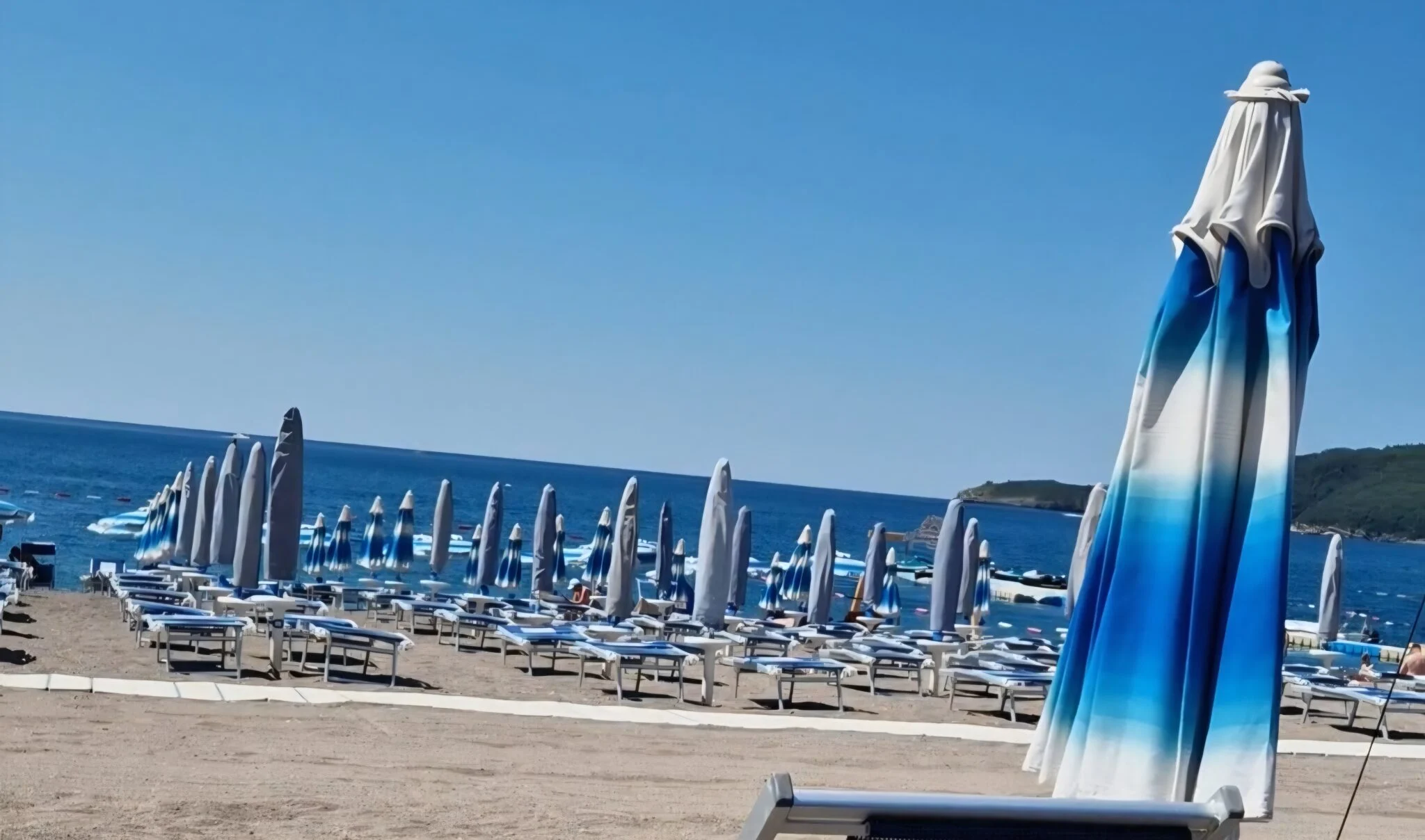 SEZONA PUKLA - Ugostitelji, plažni barovi i hotelijeri da hitno spuste cijene!