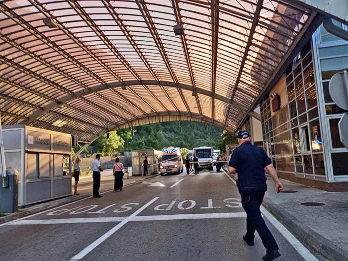 Debeli brijeg: Povrijeđena dva policajca, uhapšen Rus
