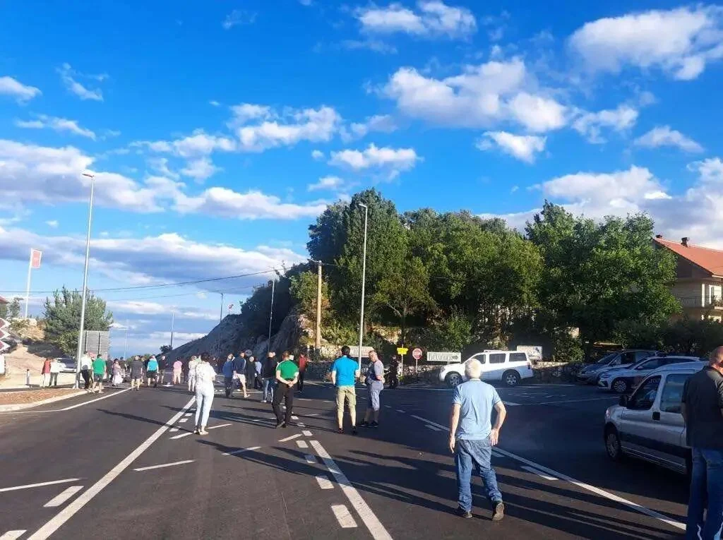 Na Cetinju blokada, na Sokolovini totalna obustava zbog ogromnog odrona