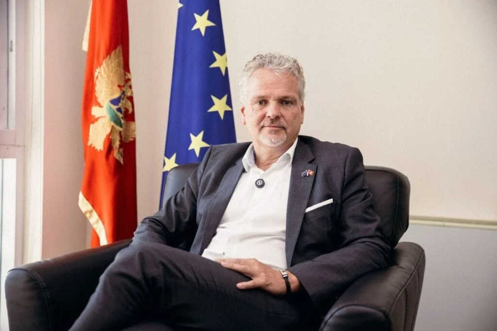 Satler: Poslednje što građani žele jeste da vide “ping-pong” prepucavanja uživo na televizijama između pravosuđa i izvršne vlasti