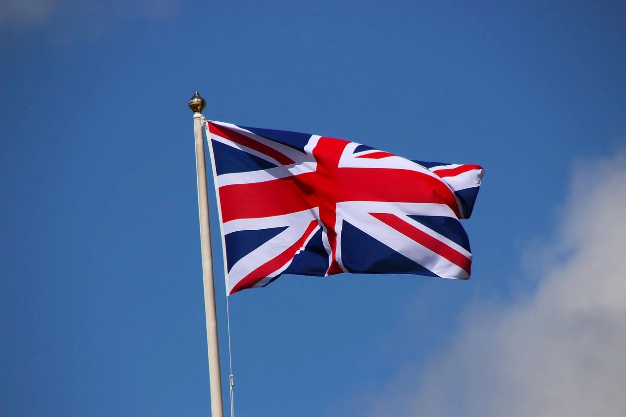 UK uvodi sankcije krijumčarima i njihovim pomagačima: Na listi “kavčani” i “škaljarci”