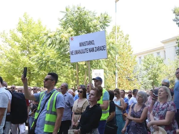 Sindikat prosvjete: Braneći sebe, branimo i budućnost naše djece