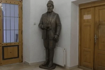 Spomenik Pavlu Đurišiću prenijeli u manastir Đurđevi Stupovi