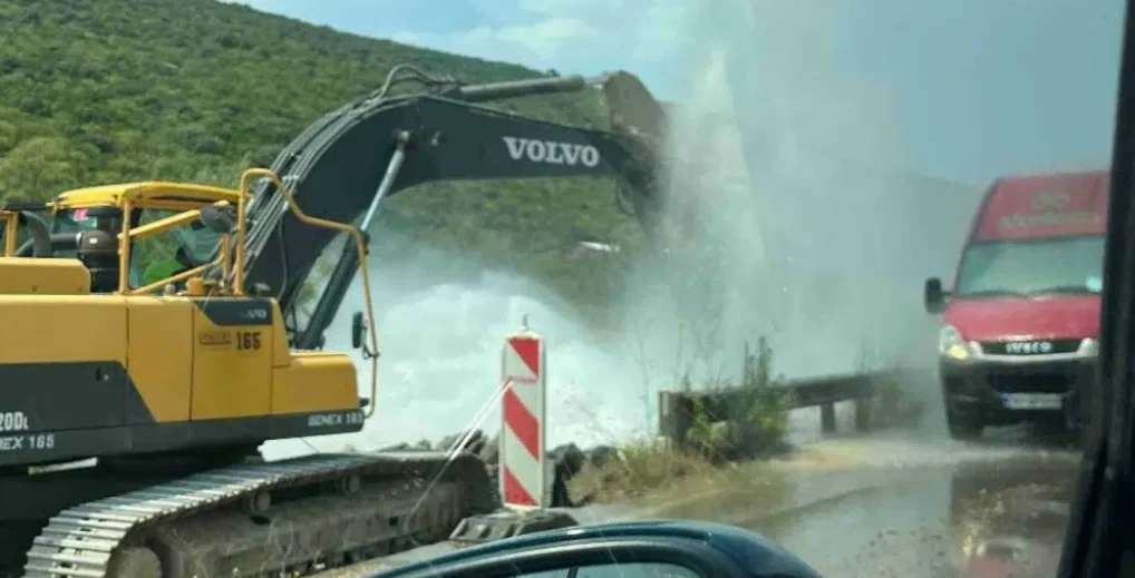 Ponovo došlo do oštećenja cjevovoda Regionalnog vodovoda prilikom radova na bulevaru Tivat – Jaz