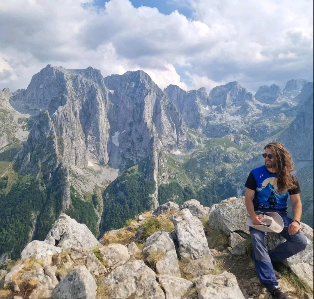 Na podnožju Bjelasice: Priča o Filipu Bulatoviću, vodiču koji snove pretače u staze