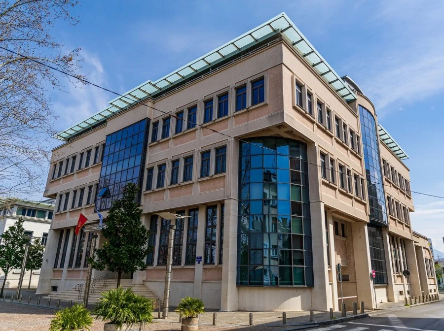 ODBORNICI BOGATI: Najveći broj nekretnina u imovinskim kartonima odbornika DPS-a