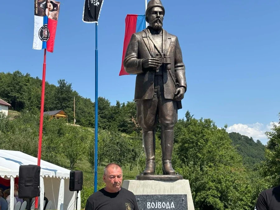 Nakon otkrivanja spomenika Pavlu Đurišiću, mještani ga prenijeli u crkvu
