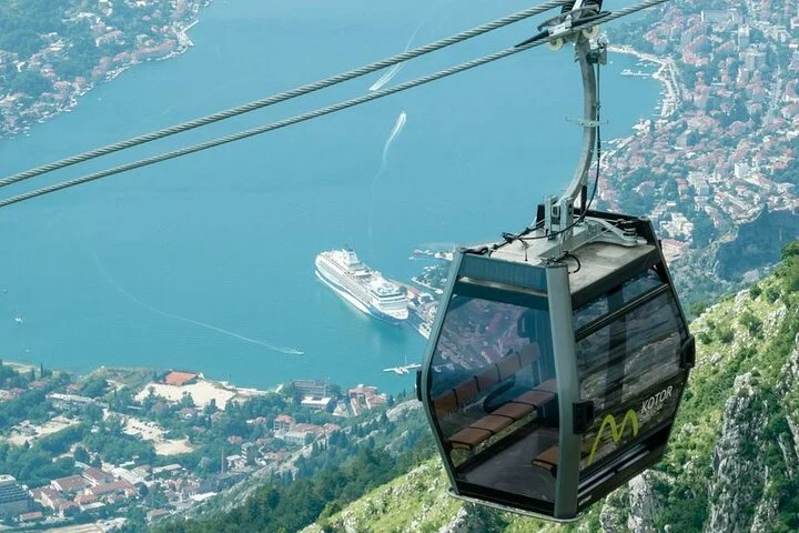 Špic sezone ne jenjava: U Crnoj Gori 172.000 turista, prihodi od taksi porasli 12 odsto