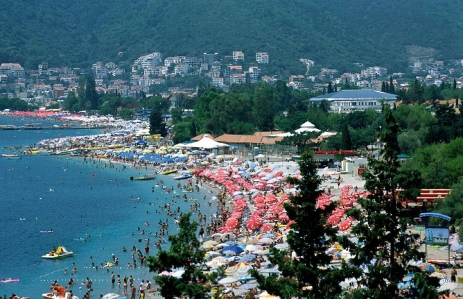 Rekordna sezona DA, ali zbog inflacije preko grbače turista i građana
