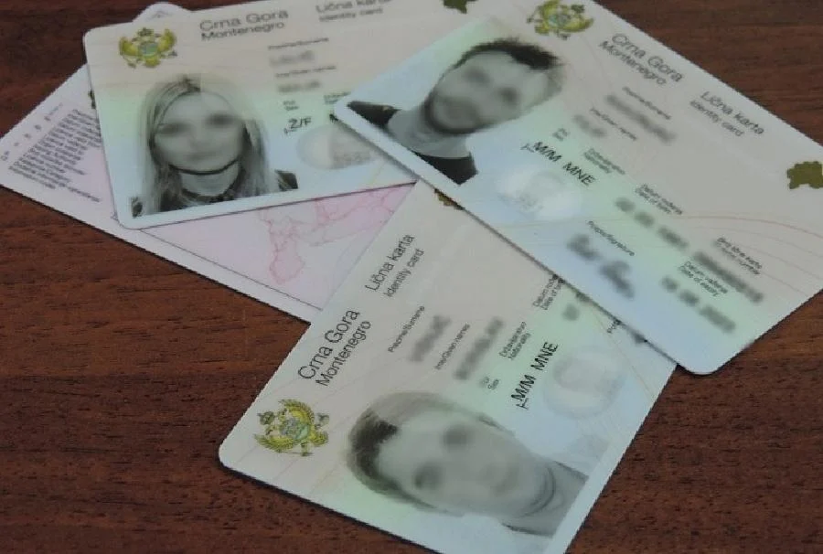 MUP zaboravio dijasporu: Hiljade Crnogoraca bez novih ličnih karata