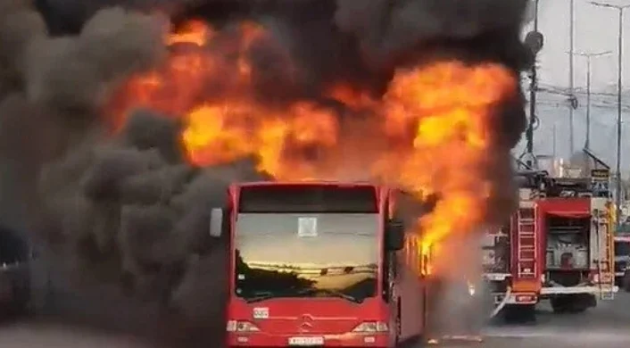 Zapalio se autobus kod Žitorađe, vozač preminuo tokom gašenja