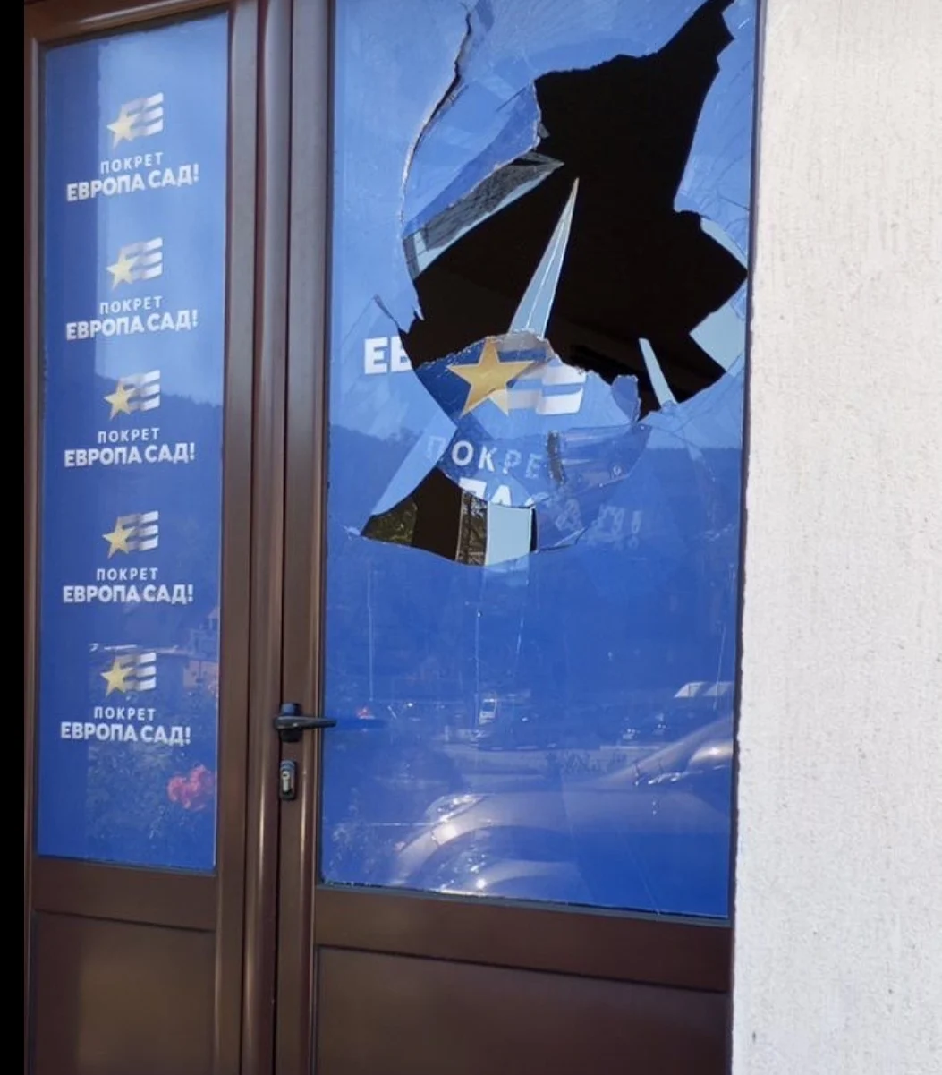 Vandalski napad na prostorije PES-a