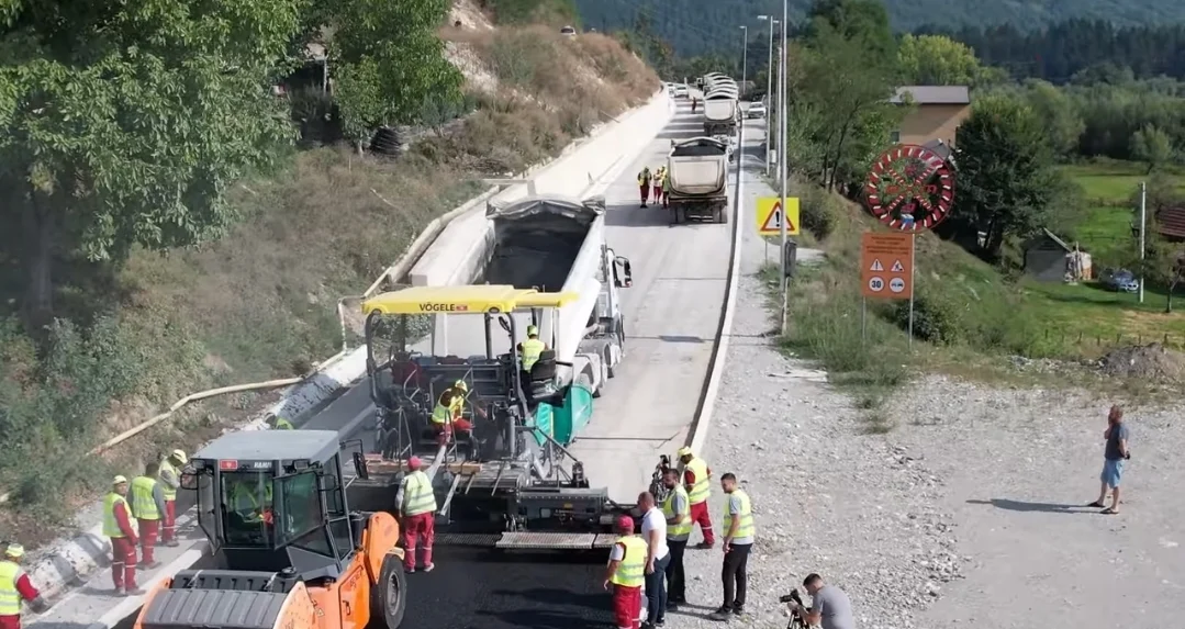 Veliki napredak: Krenulo asfaltiranje puta Lepenac–Berane (VIDEO)