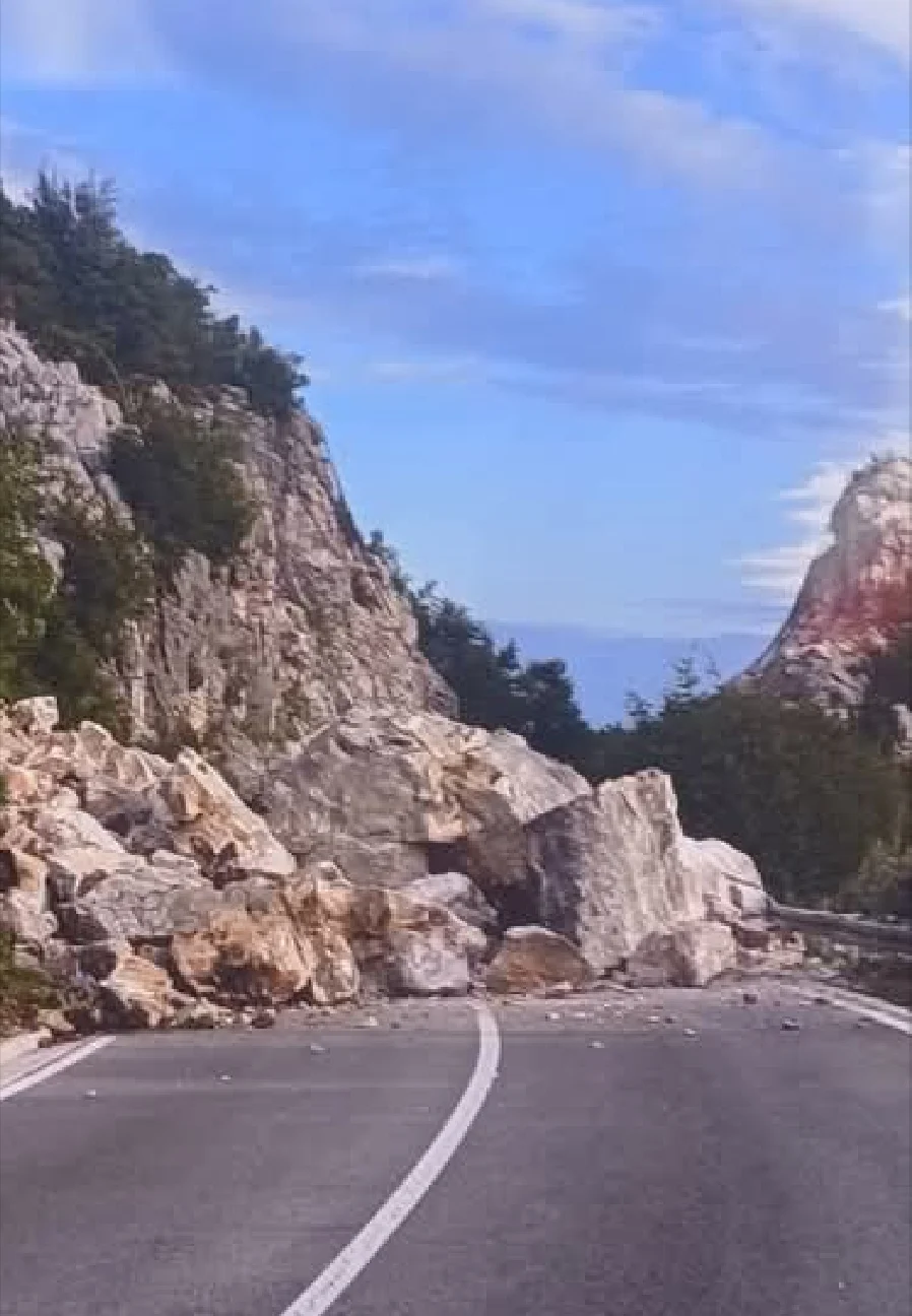 Nedisciplinovani vozači ugrožavaju radove na rasčišćavanju puta Cetinje - Budva