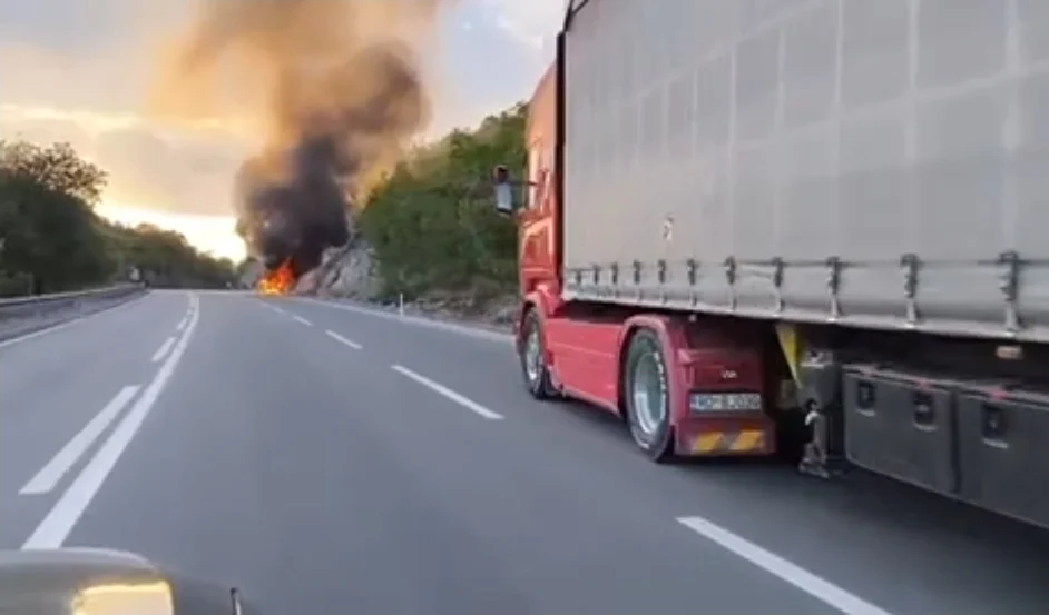 Zapalilo se vozilo u Meterizima na putu Podgorica - Cetinje