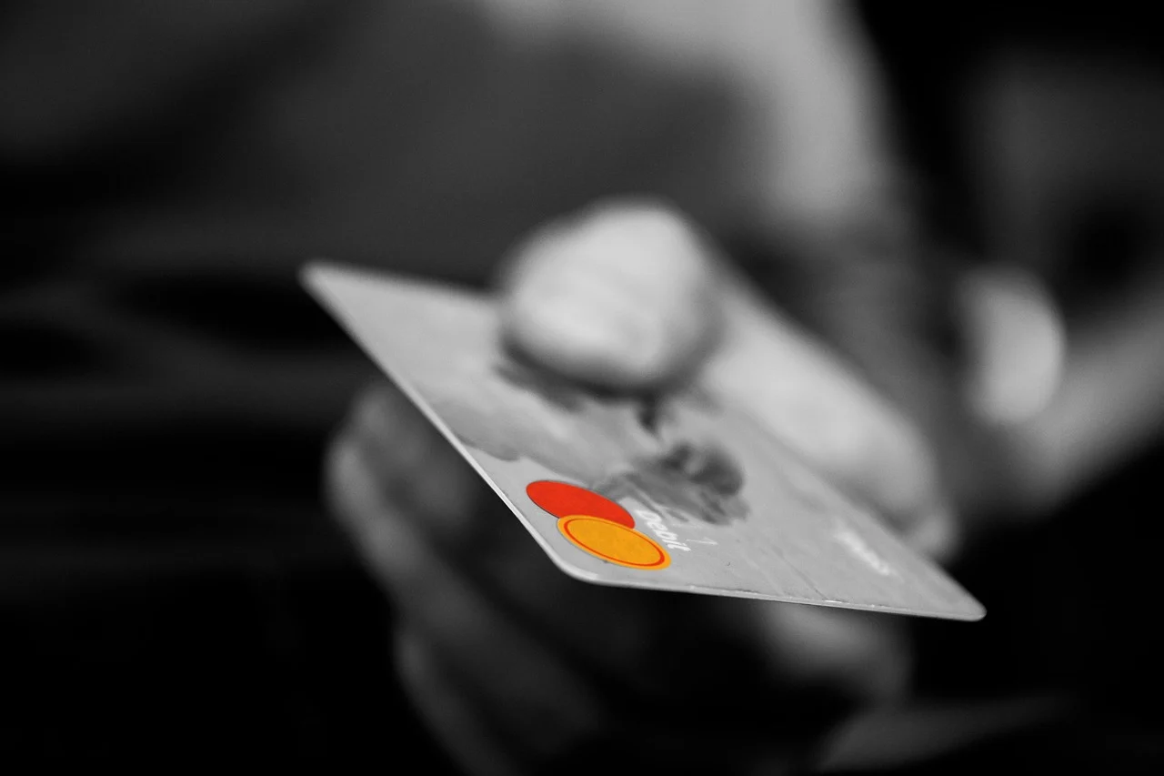 Čanj: Ukrao kreditnu karticu iz hotelske praonice, dizao novac sa bankomata i trošio ga