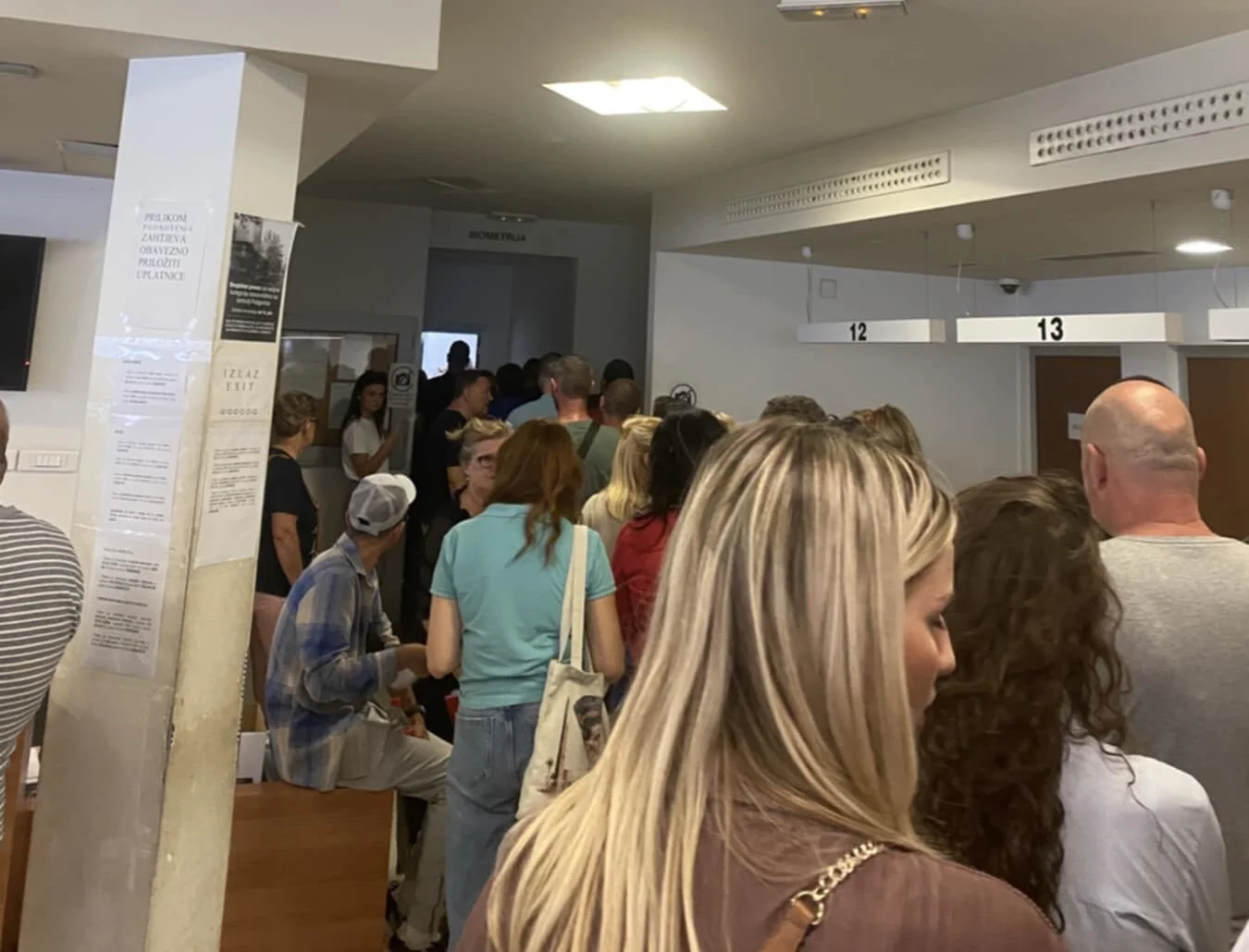 Još skoro 82.000 građana nije zamijenilo lične karte, rok ističe za pet dana, neizvjesno hoće li biti produžavan, kazne i do 300 eura