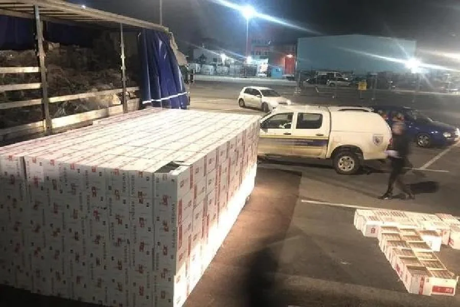 Potraga za švercerima sa crnogorskim policijskim značkama