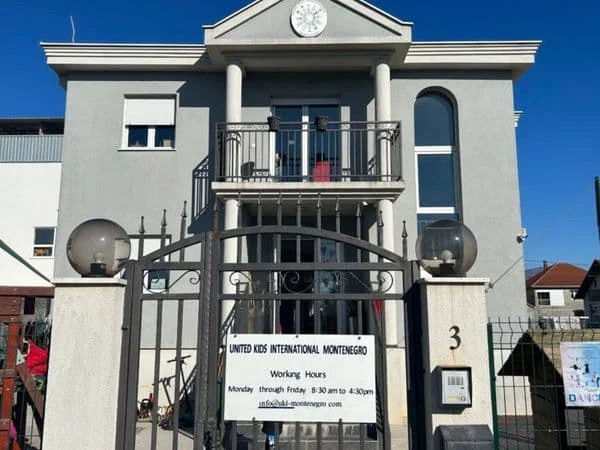 Podgorica: Prosvjetna inspekcija zatvorila skupu privatnu školu jer je umjesto 15 upisala 39 đaka