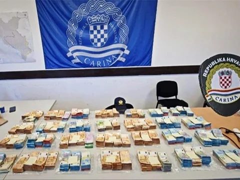 Rekordna zapljena keša. Albanac skrivao 700.000 eura na granici s Crnom Gorom