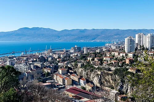 Neko je uzeo čokoladu sa stola gradonačelnice Ona ga prijavila