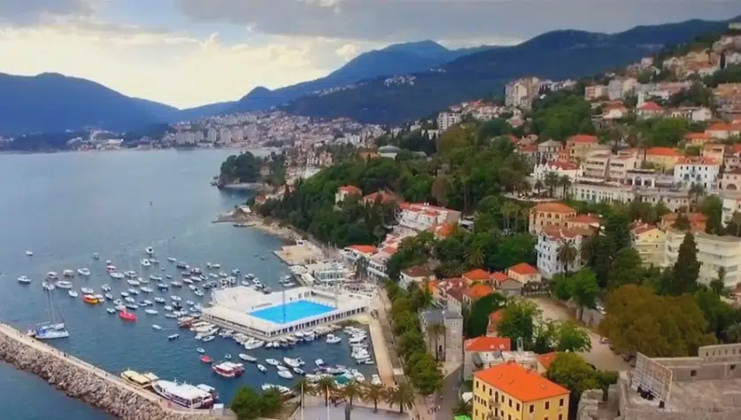 Ugostitelji zadovoljni sezonom, ali ih brine "Euro model": Nekvalifikovani radnici primaće kao kuvari