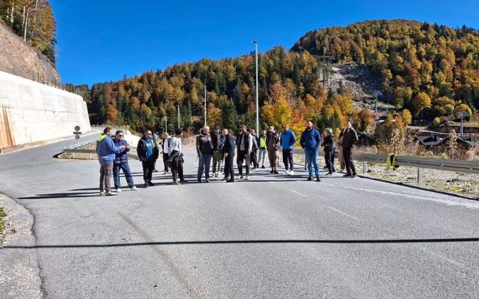 Radnici ski centra Kolašin 1600 zamrzli protest i blokadu puta Kolašin-Berane