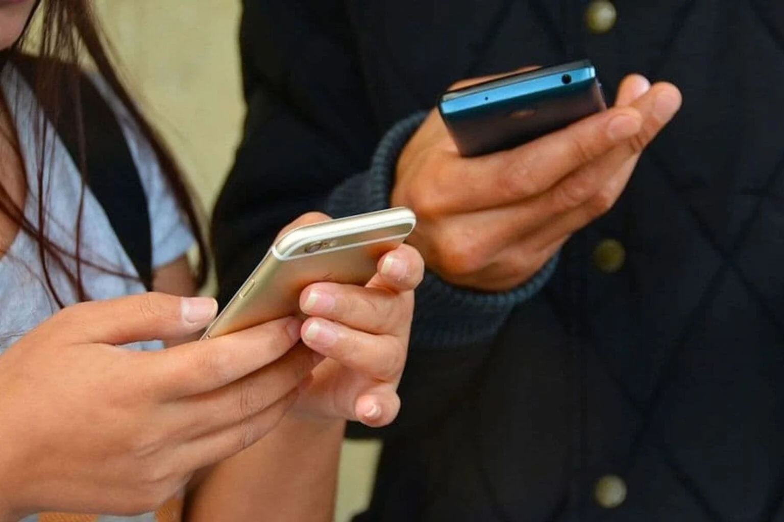 OPREZ: U ovim poznatim zemljama na granici mogu da vam uzmu telefon i traže šifru