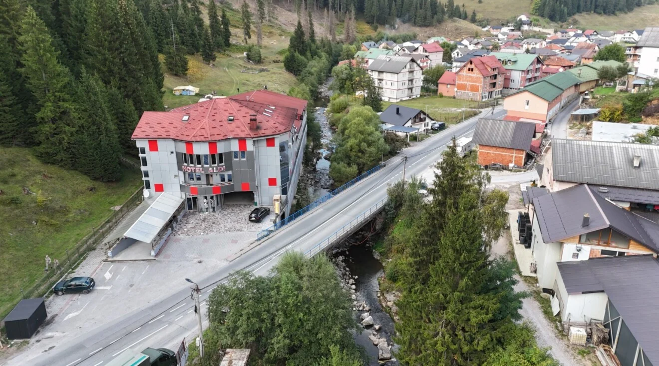 Uprava za vode i Vojska Crne Gore sprovode hitne radove na regulaciji korita rijeke Ibar u Suhom Polju i Baću