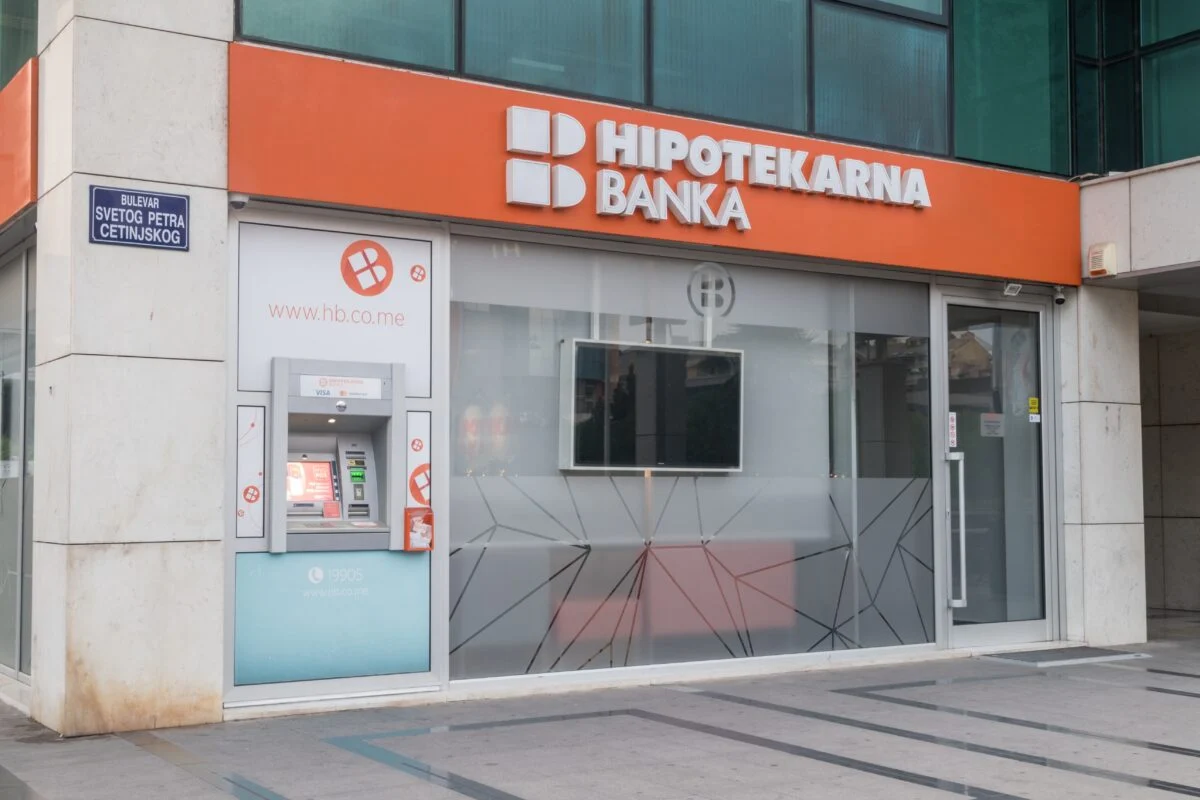 Hipotekarna banka upozorava građane: Oprez tokom Black Friday popusta