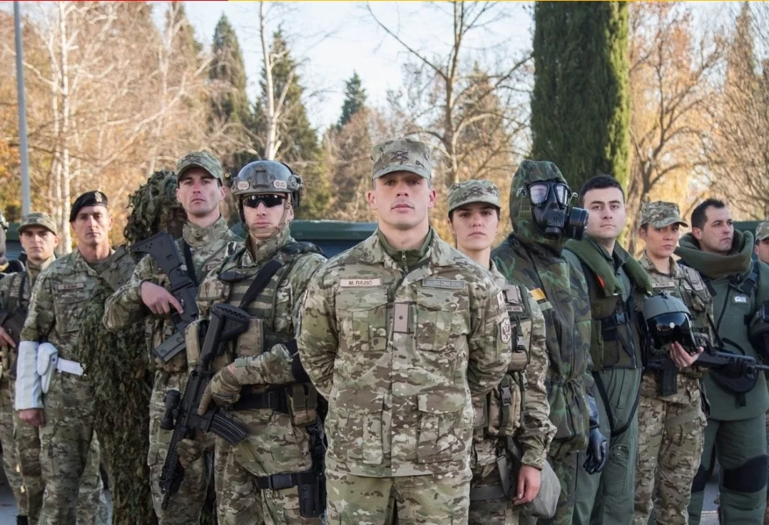 Vojska Crne Gore probija i sanira 27,5 km lokalnih puteva u Andrijevici